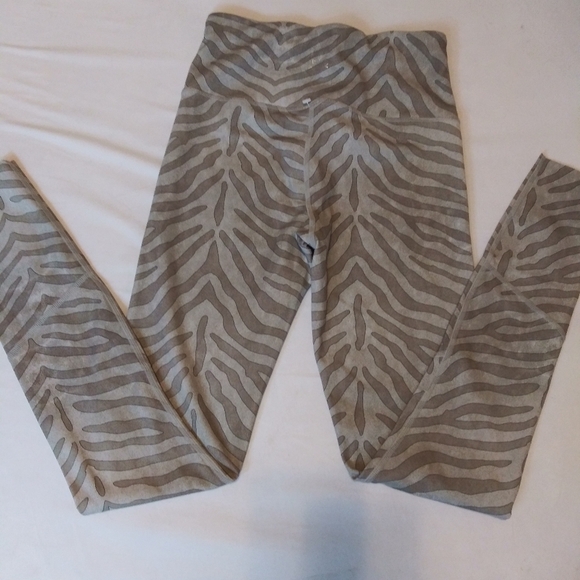 Varely Women's Bedford Tight Silver Zebra Leggings Grey Size XXS Athletic Tight - Picture 5 of 7